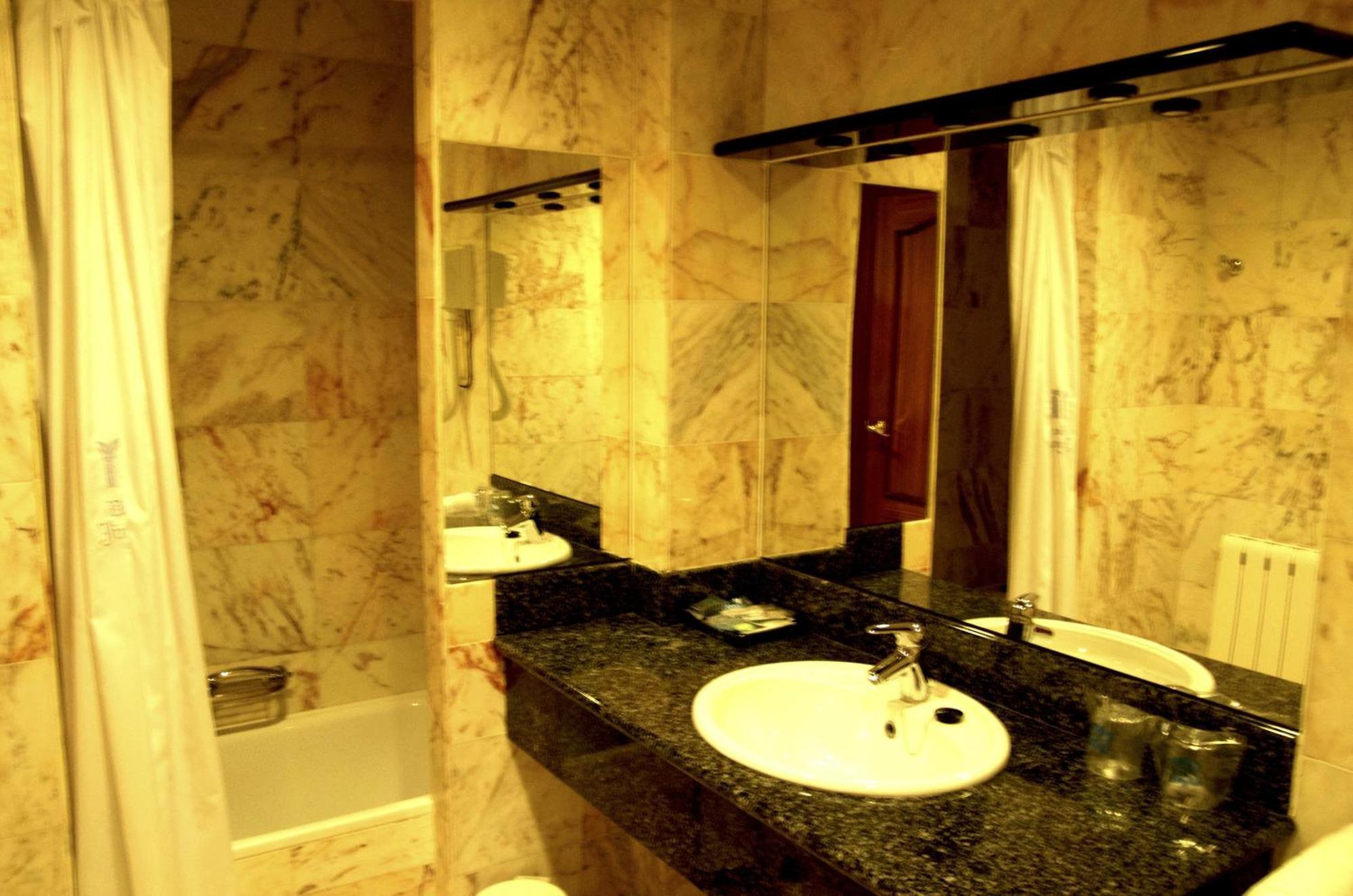 Hotel Dona Jimena Villarcayo Phòng bức ảnh